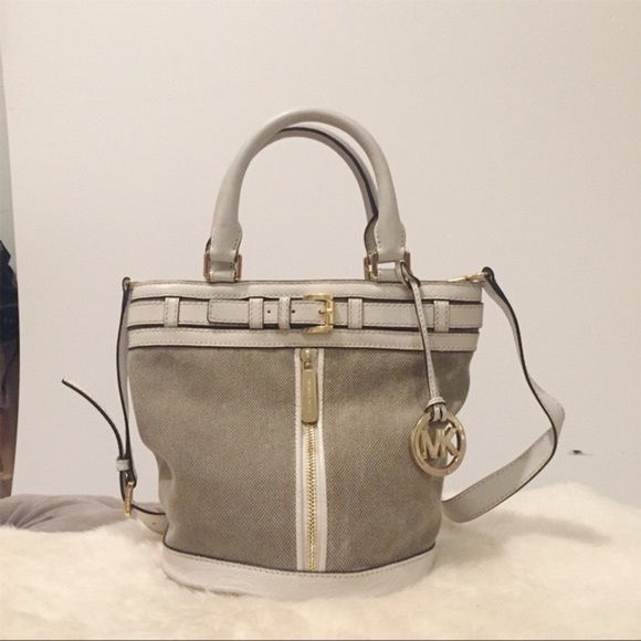 Retired Michael Kors Kingsbury Tan and Cream Shoulder Bag - Picture 1 of 16